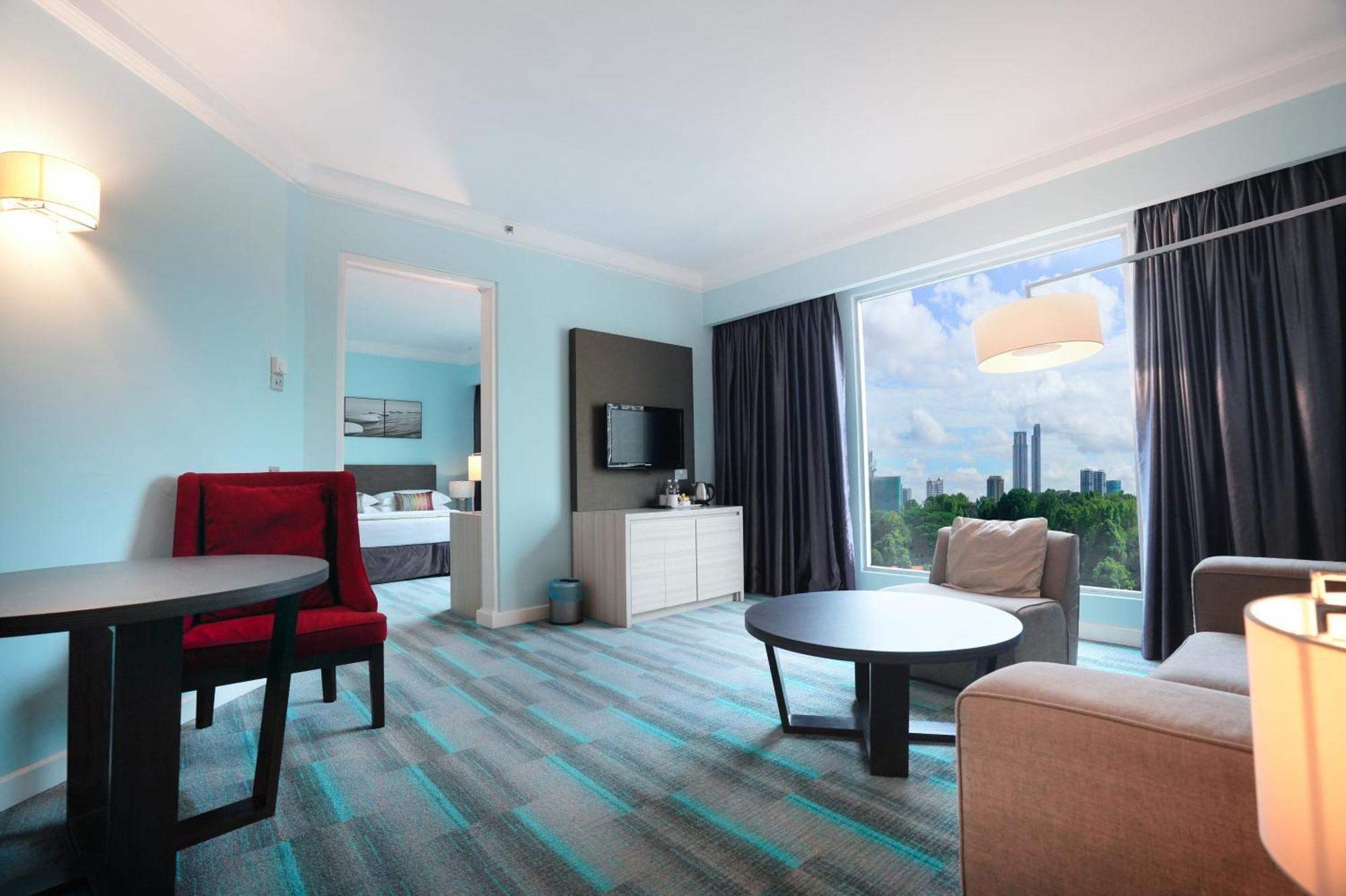 Thistle Джохор-Бару Екстер'єр фото Suite at the Hilton London Heathrow