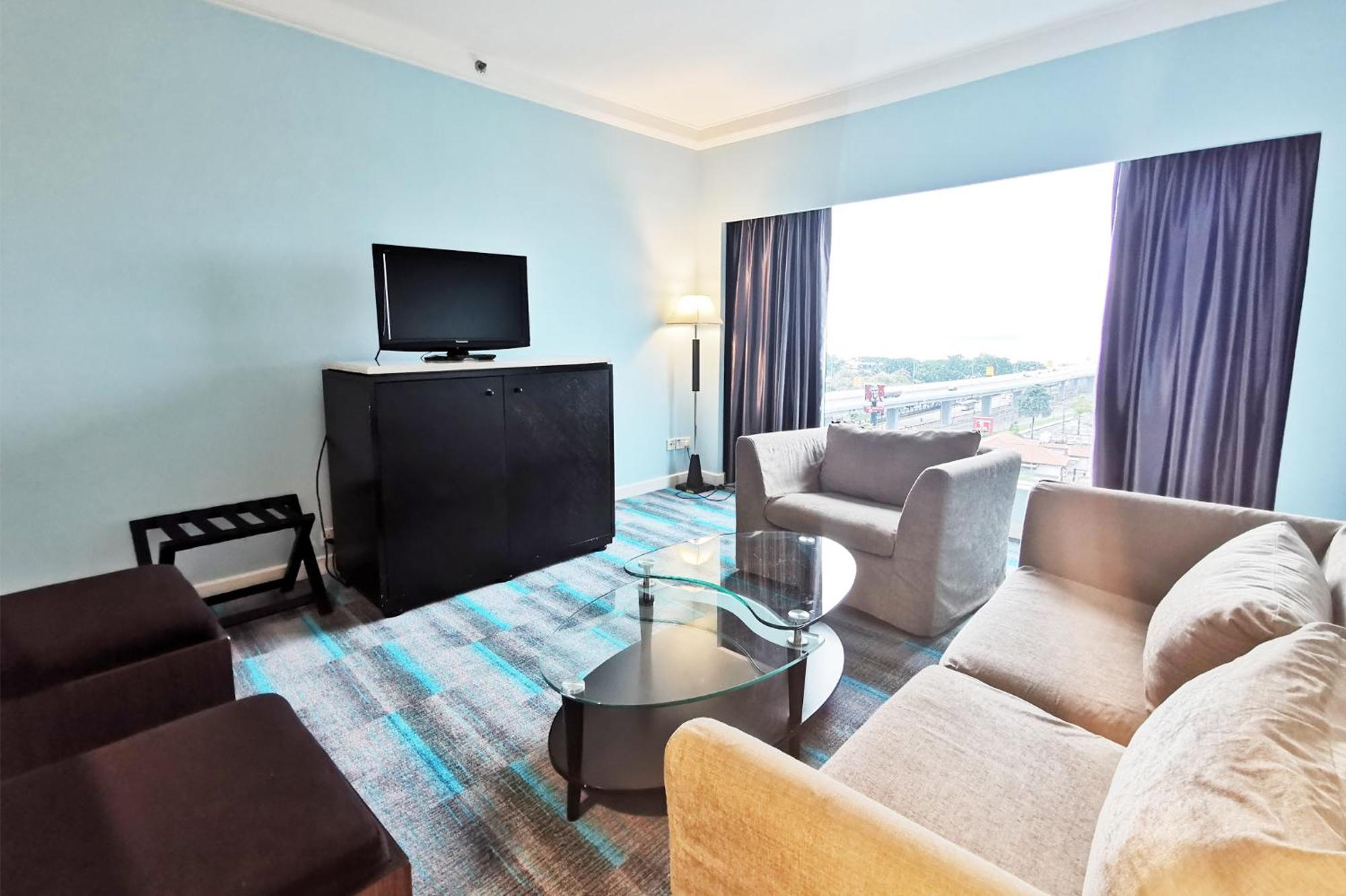 Thistle Джохор-Бару Екстер'єр фото Living room