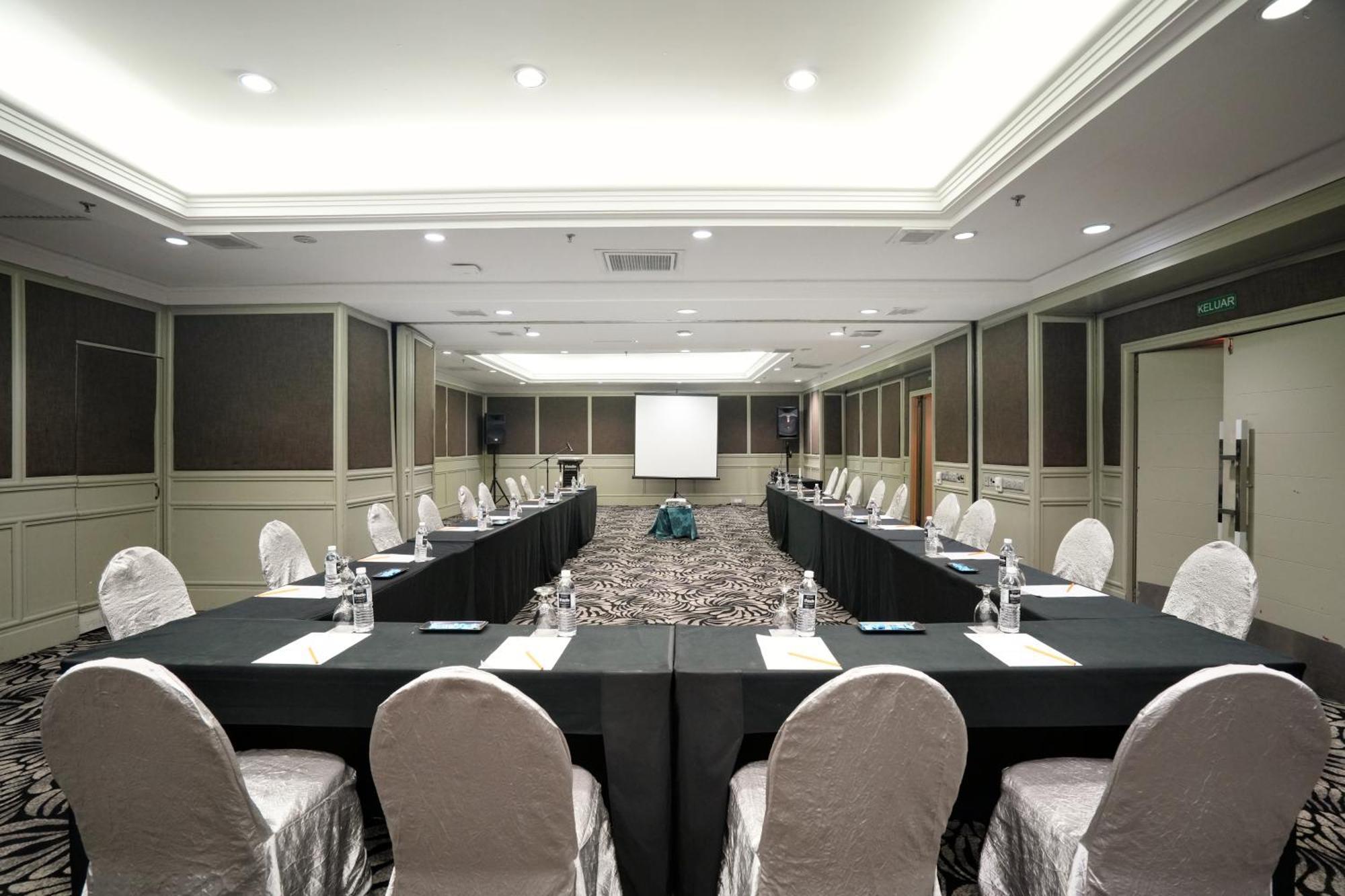 Thistle Джохор-Бару Екстер'єр фото Meeting room