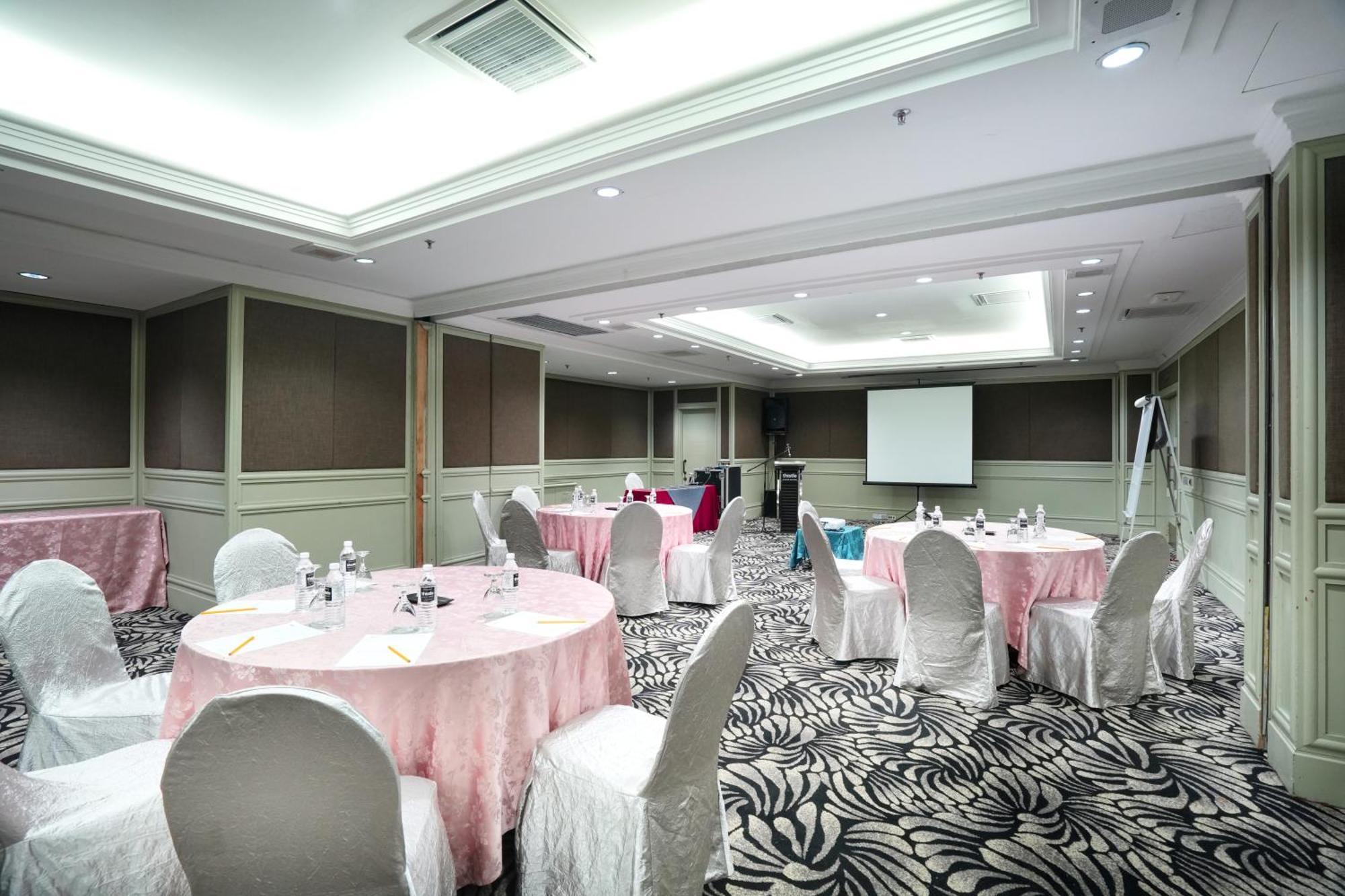 Thistle Джохор-Бару Екстер'єр фото Meeting room