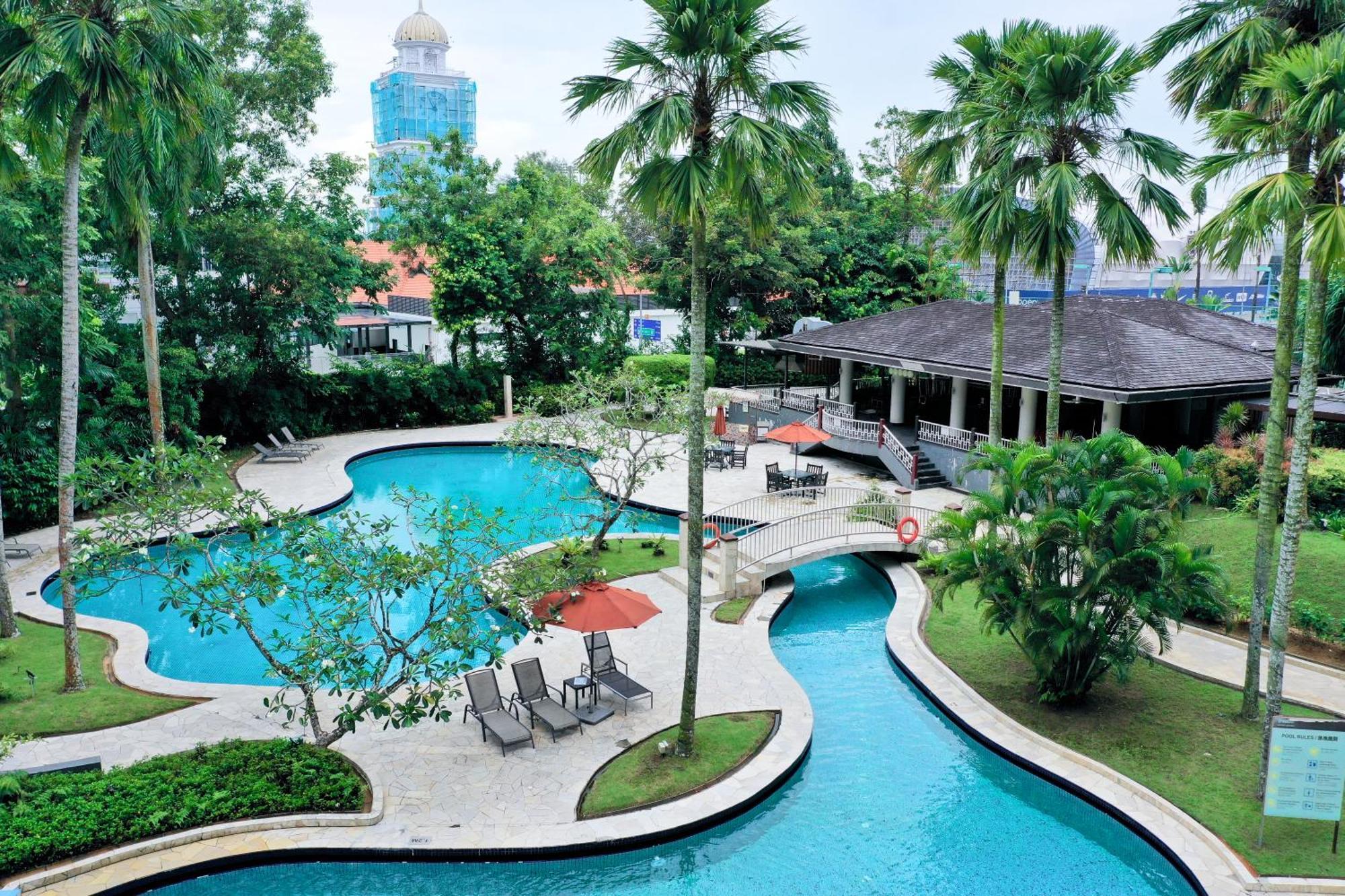 Thistle Джохор-Бару Екстер'єр фото The pool at the Shangri-La Hotel, Kuala Lumpur