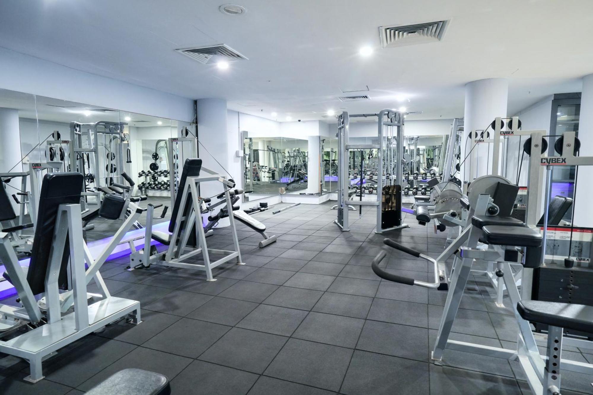 Thistle Джохор-Бару Екстер'єр фото The gym at the hotel